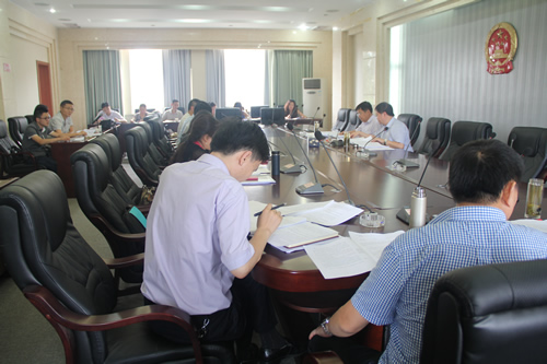 政府領(lǐng)導、企業(yè)代表參加了崇禮新城投資合作協(xié)議討論會(huì )(圖2)
